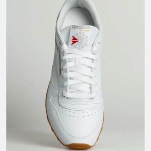 REEBOK Classic leather sneakers. Women’s size 7.5. Excellent condition